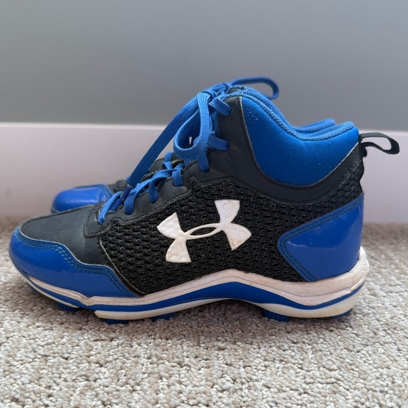 Under Armour SIZE 2Y Baseball/Softball  Rubber Spikes Cleats (youth size) - Picture 3 of 6